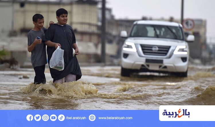 فيضانات عارمة تجتاح مكة المكرمة بعد هطول أمطار موسمية