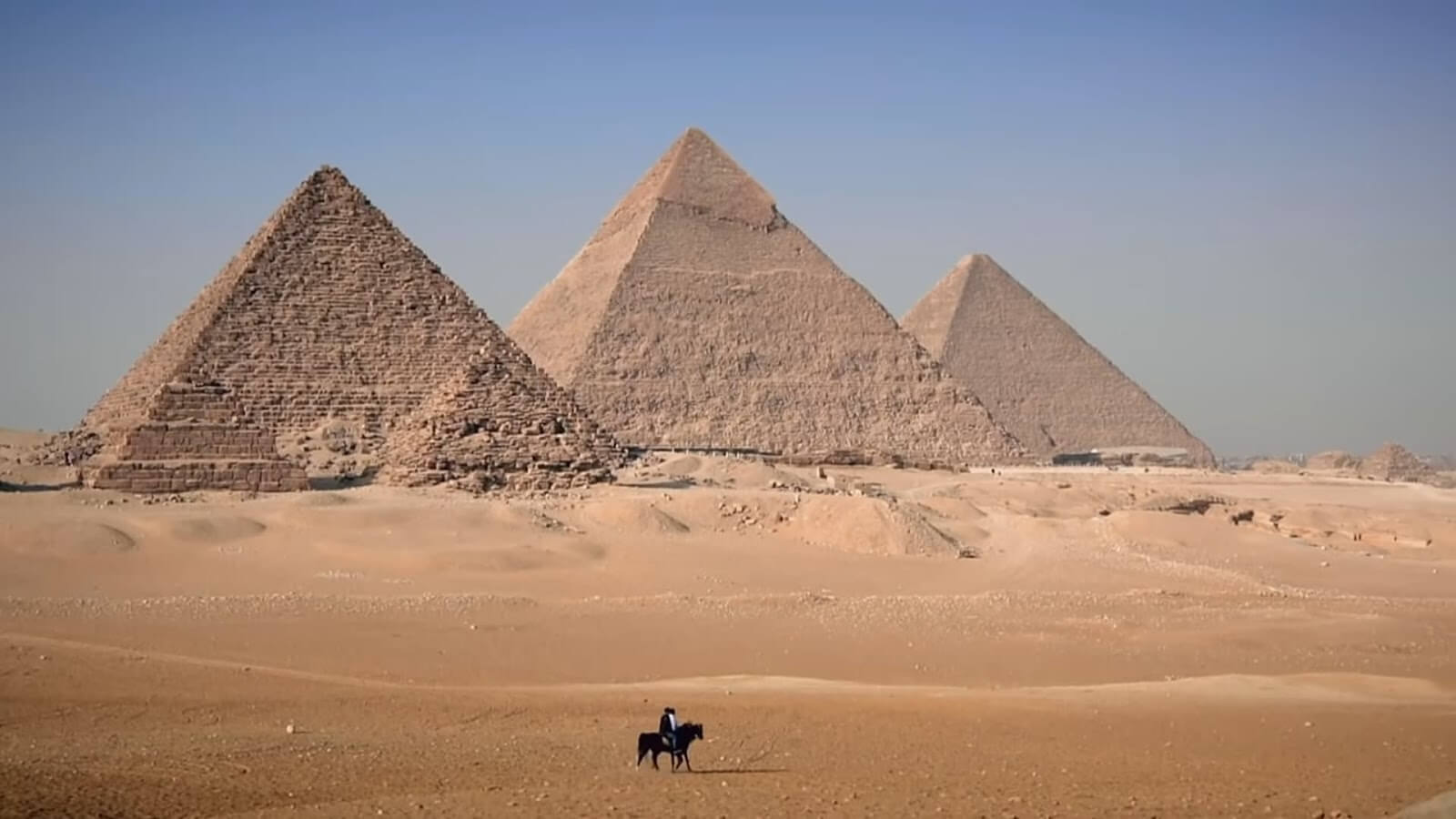 أحد أعظم أسرار قدماء المصريين.. الكشف عن نفق غامض داخل الهرم الأكبر