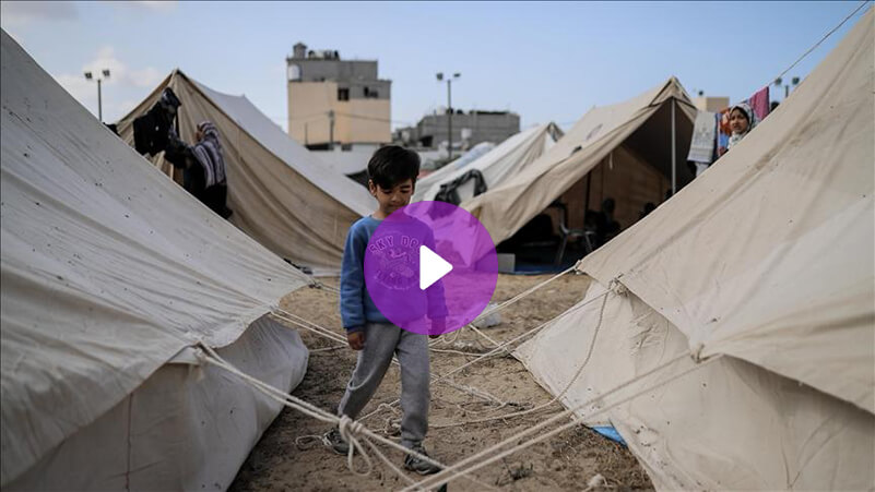 الحياة اليومية في مخيمات النازحين في غزة 1