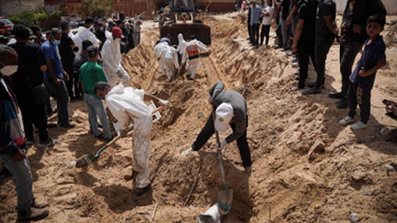 My heart will always ache Pain and patience at Gazas mass graves