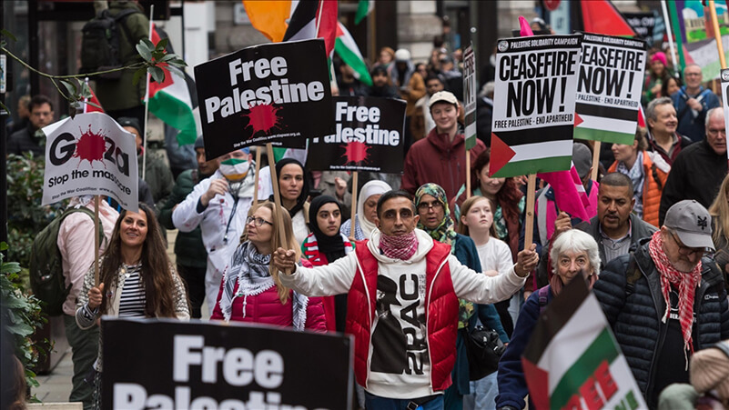 UK Tens of thousands march in London calling for Gaza ceasefire amid rising tensions