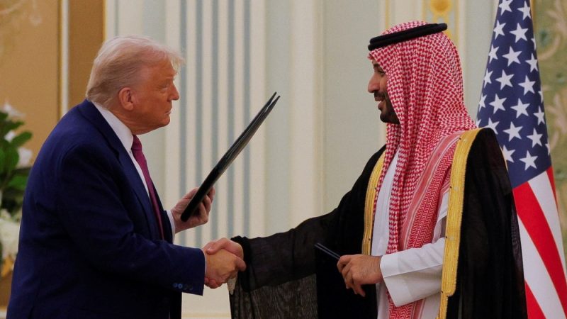 ترامب يوقع اتفاقية مبيعات دفاعية مع السعودية بقيمة 142 مليار دولار