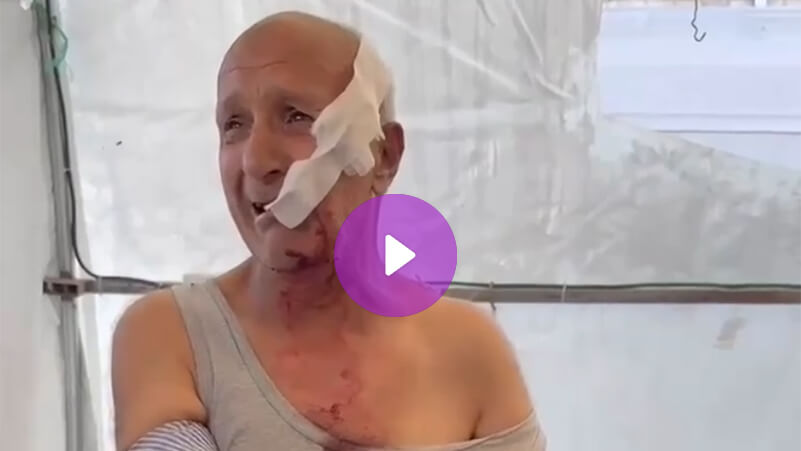 مسن فلسطيني يبكي أمام جثمان زوجته التي ارتقت بقـ،صـ،ف الاحـ،تلال في قطاع غزة