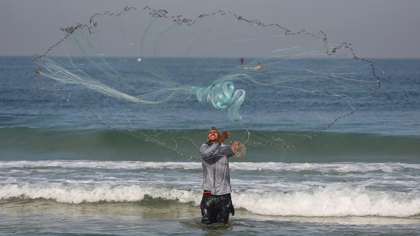 Home 2 gaza deir balah fisherman 20nov2025 afp.jpg
