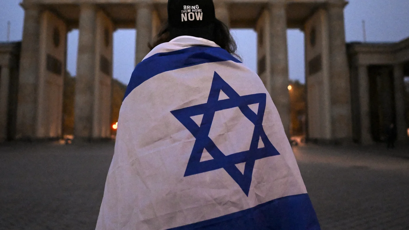 Home 1 israel flag protest bring them home now 2025 afp.jpg