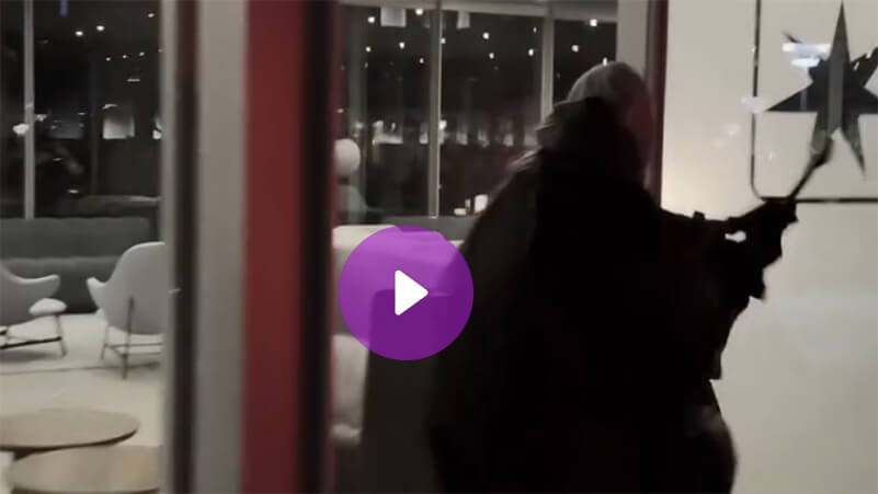 نشطاء يهاجمون شركة ميرسك لاتهامها بالاستمرار في شحن الأسـ،ـ،لحة إلى إسرائيل