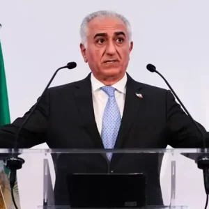 ترند 5 Trumps cold shoulder to Reza Pahlavi sparks speculation of US Venezuela model in Iran