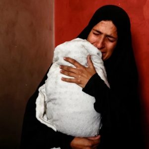 ترند 5 نجوا من القصف لكنهم لم ينجوا من الفيروس. مرض قاتل ينتشر في غزة