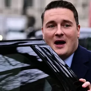 ترند 1 Wes Streeting accused of dog whistle politics over campaign letter