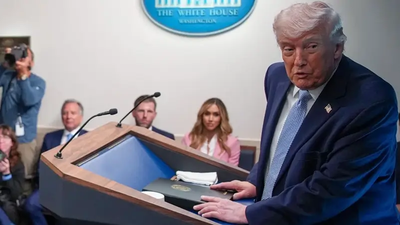 Home 1 ترامب يعلن وقف إطلاق النار في إيران لمدة أسبوعين وإعادة فتح مضيق هرمز